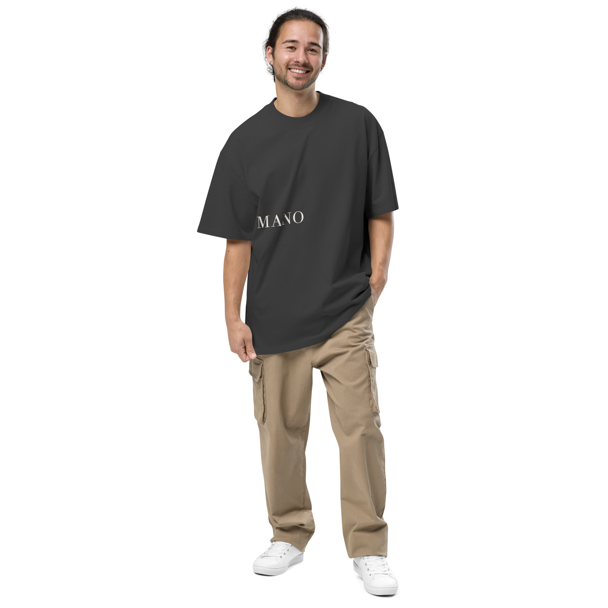 Camiseta oversized faded negra con texto "MANO" — streetwear cultural latino PaisaRican